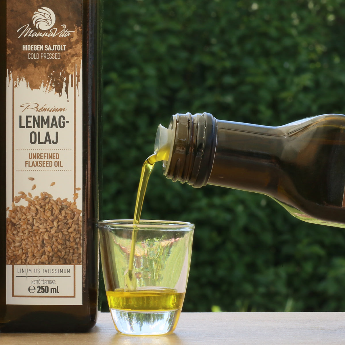 Mannavita Hongaarse koudgeperste lijnzaadolie • 250 ml